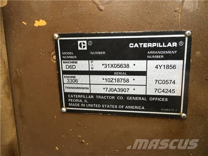 CAT D 6 D بلدوزرات مجنزرة