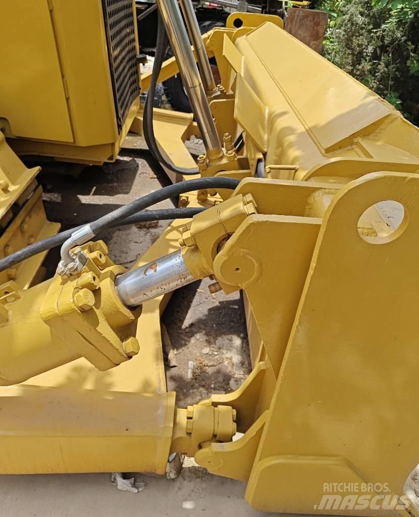 CAT D 7 G بلدوزرات مجنزرة