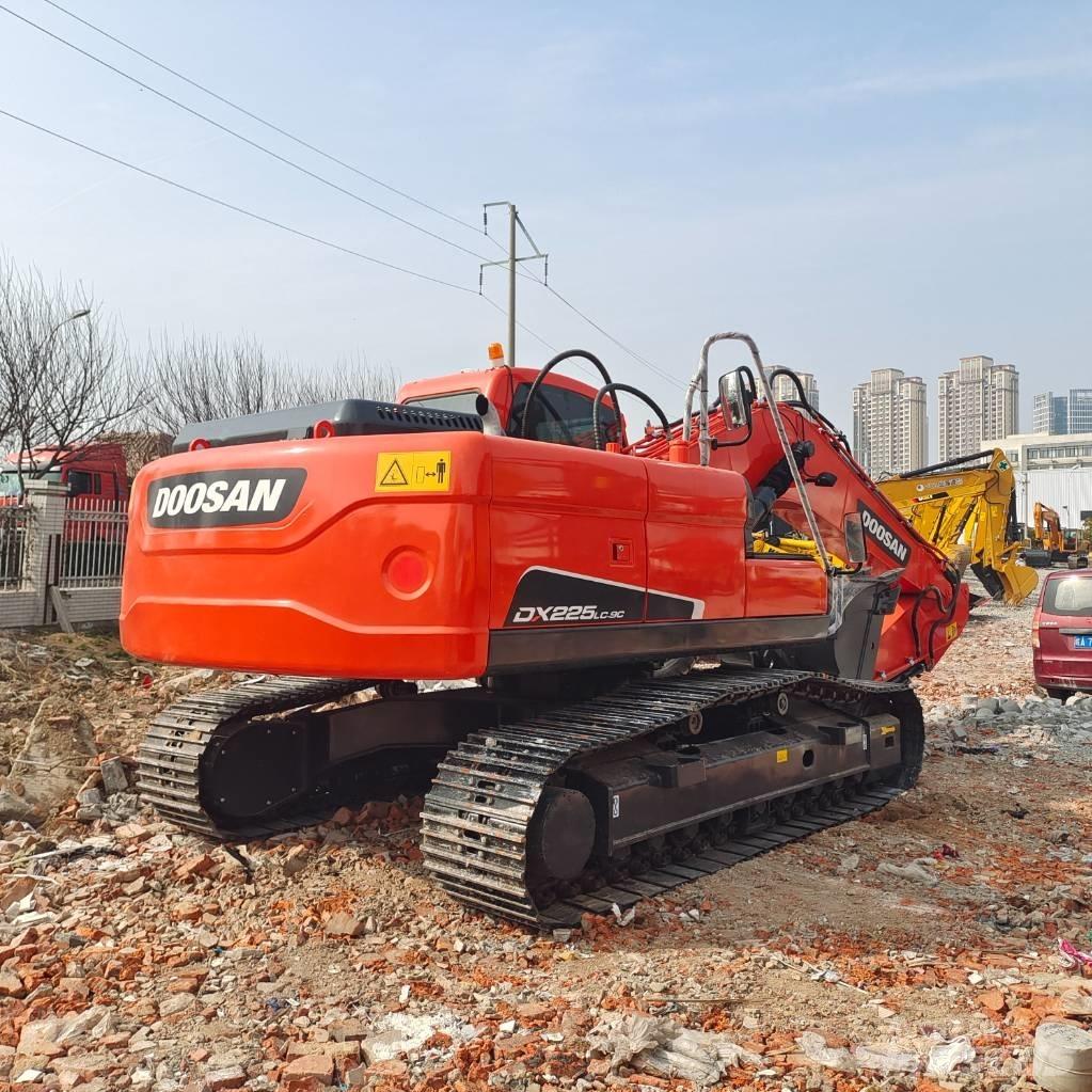 Doosan DX 225 LC حفارات صغيرة أقل من 7 طن (حفارات صغيرة)