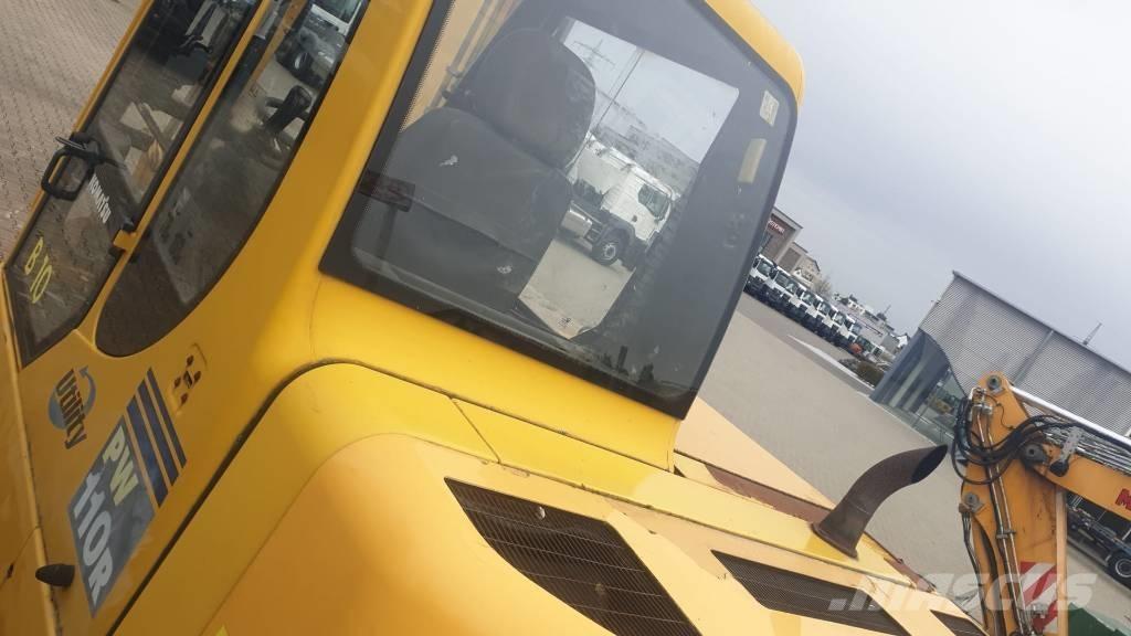 Komatsu PW 110 حفارات بعجل