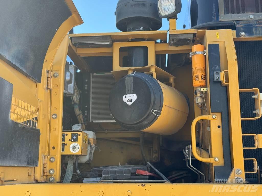 CAT 330 D L حفارات زحافة