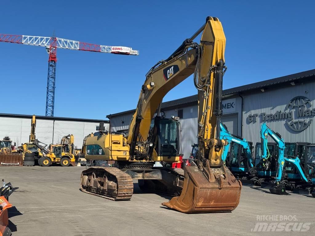 CAT 330 D L حفارات زحافة