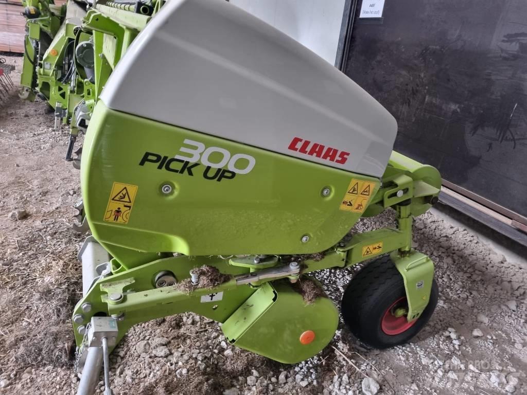 CLAAS PICK UP 300 علافات ذاتية الدفع