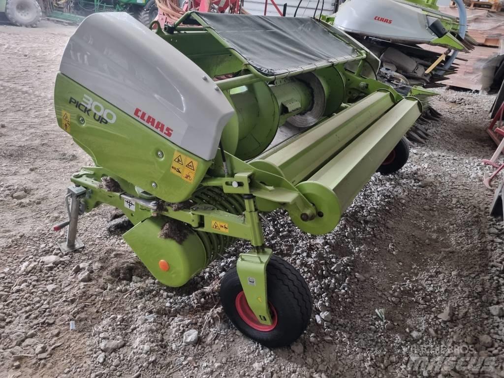 CLAAS PICK UP 300 علافات ذاتية الدفع