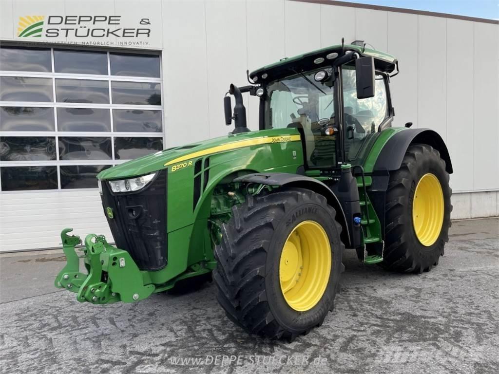 John Deere 8370R الجرارات
