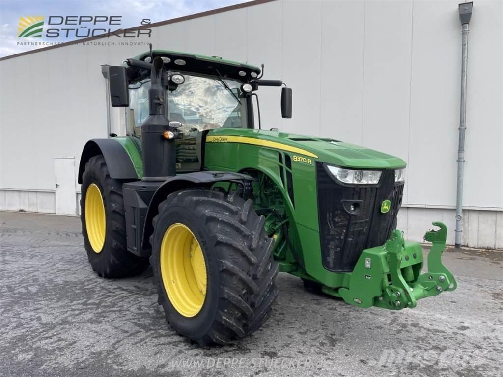 John Deere 8370R الجرارات