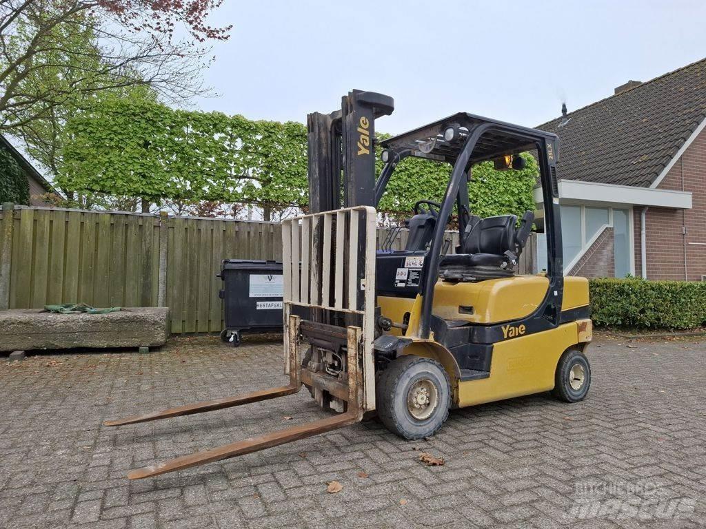 Yale GDP25 LX شاحنات الديزل