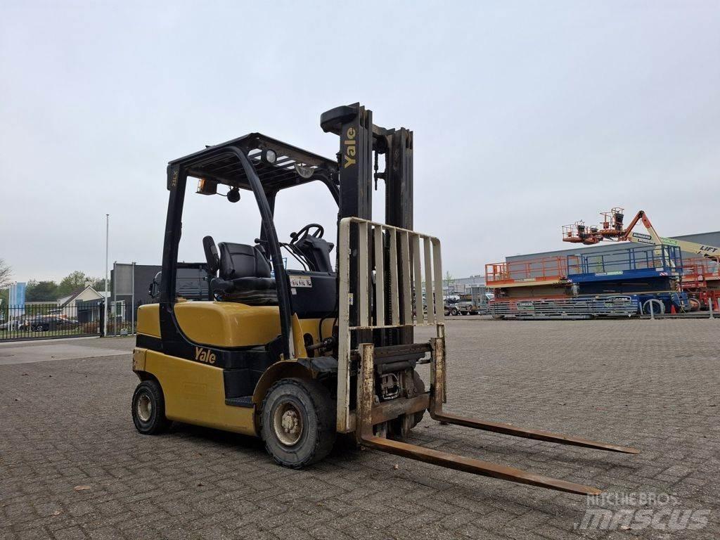 Yale GDP25 LX شاحنات الديزل