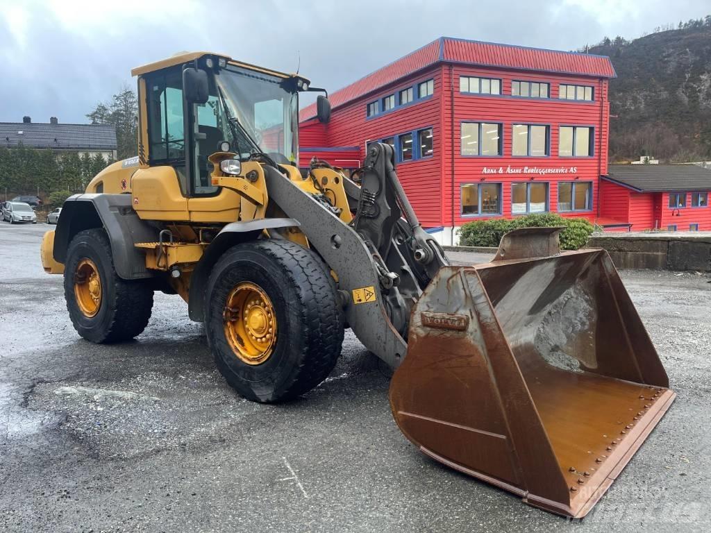 Volvo L 90 G لوادر بعجل