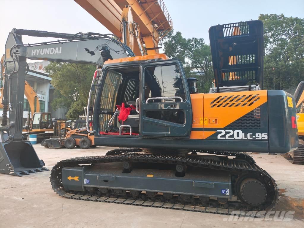 Hyundai R220LC-9S حفارات زحافة
