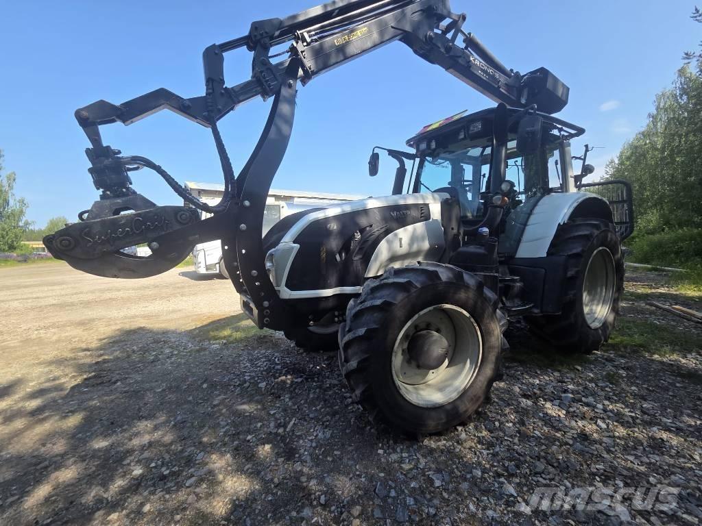 Valtra T 163 الجرارات