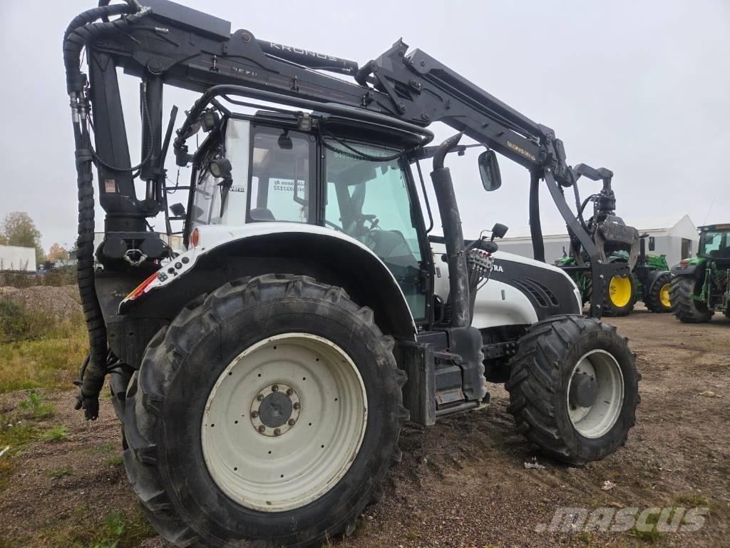 Valtra T 163 الجرارات