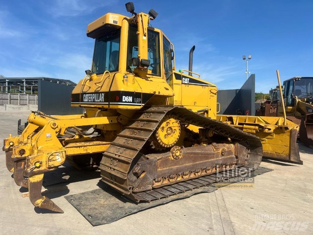 CAT D 6 N LGP بلدوزرات مجنزرة