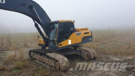 Volvo EC 300 D حفارات زحافة