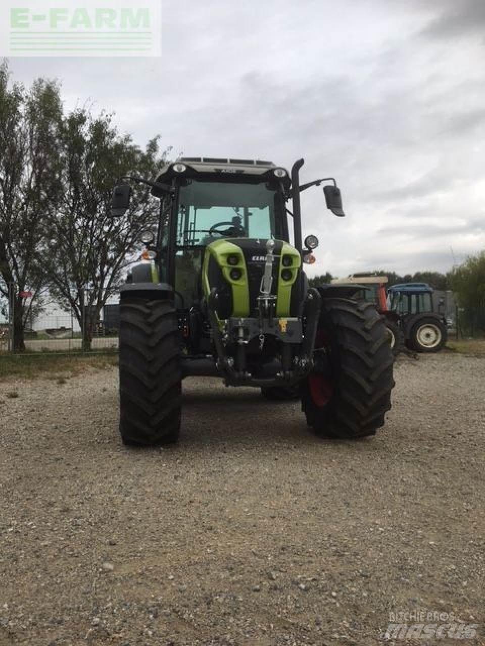 CLAAS axos 240 الجرارات