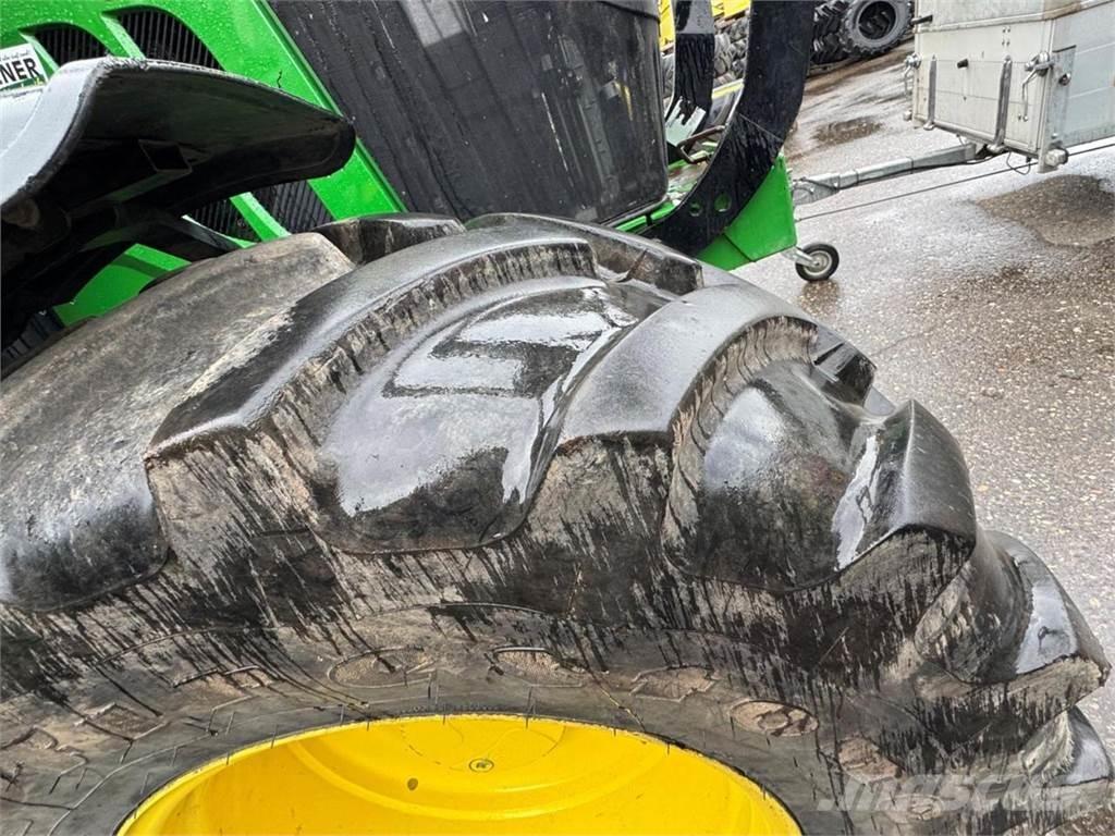 John Deere 6100M الجرارات