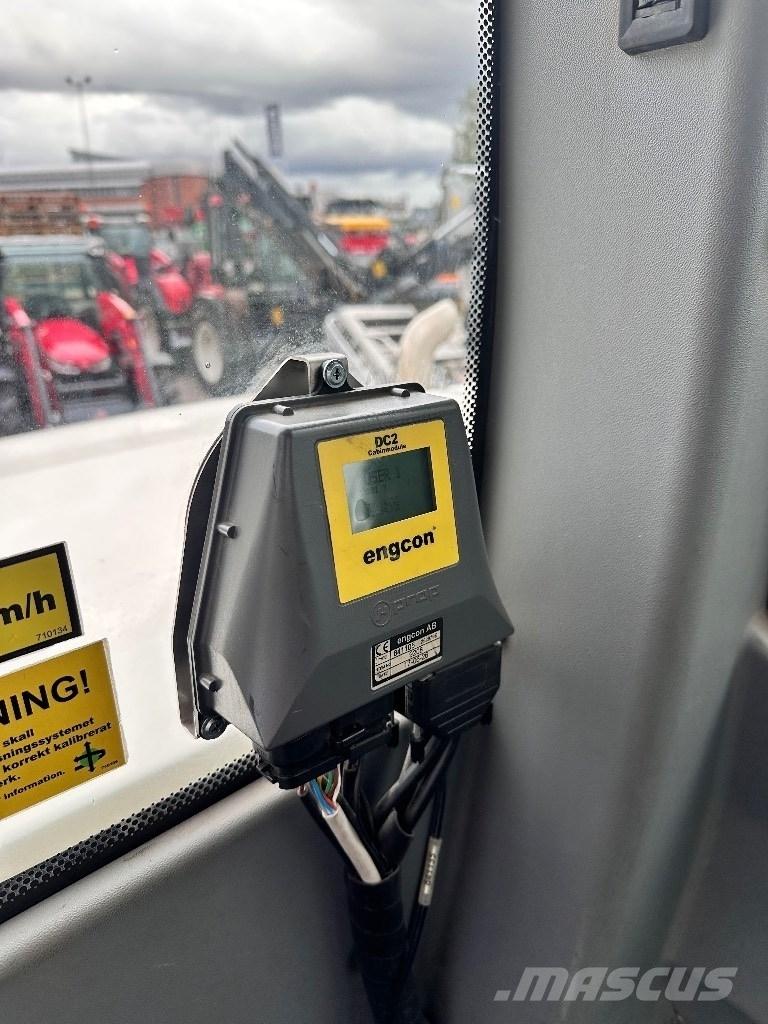Schaeff TW 110 حفارات بعجل