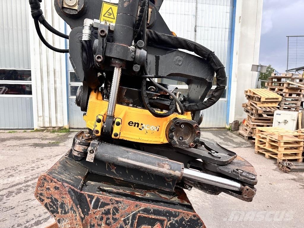 Schaeff TW 110 حفارات بعجل