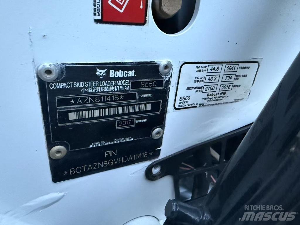 Bobcat S 550 لوادر انزلاقية التوجيه