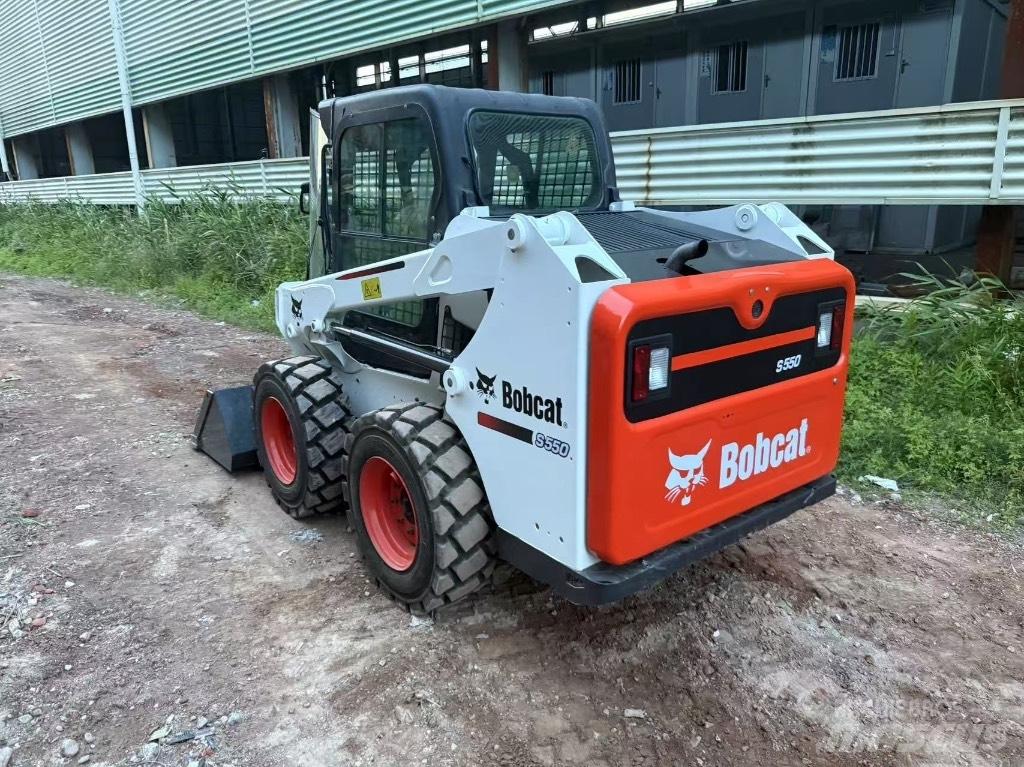 Bobcat S 550 لوادر انزلاقية التوجيه