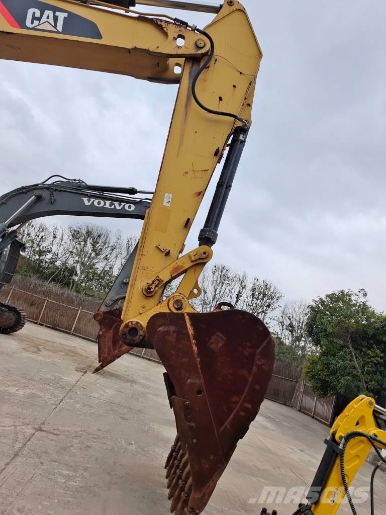CAT 349 E حفارات زحافة