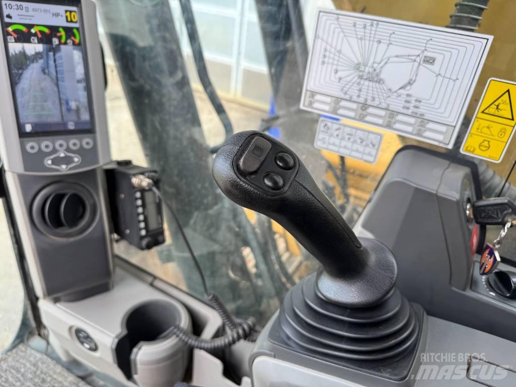 CAT 318 حفارات زحافة