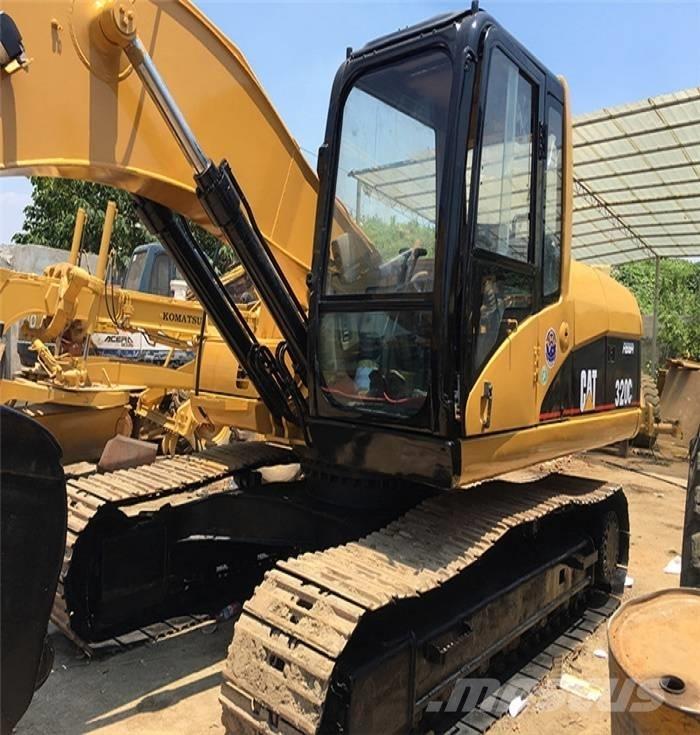 CAT 320 C حفارات زحافة