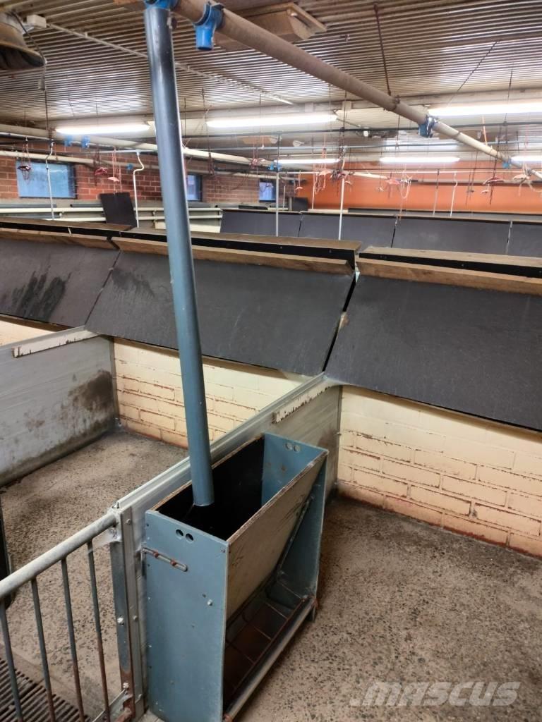 Pellon kuivaruokkija علافات ماشية