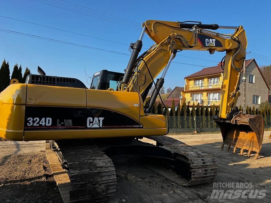 CAT 324 D حفارات زحافة