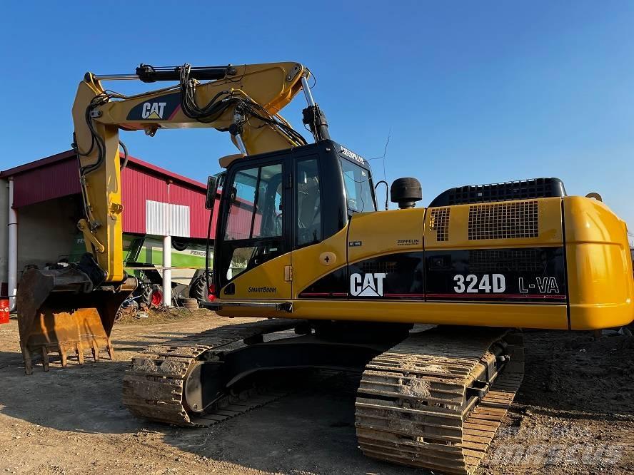 CAT 324 D حفارات زحافة