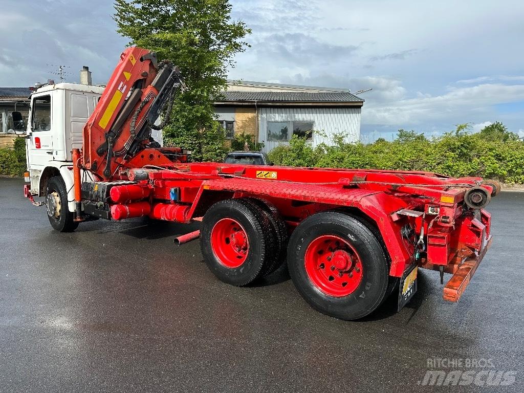 Scania P 93 M شاحنات الرافعات