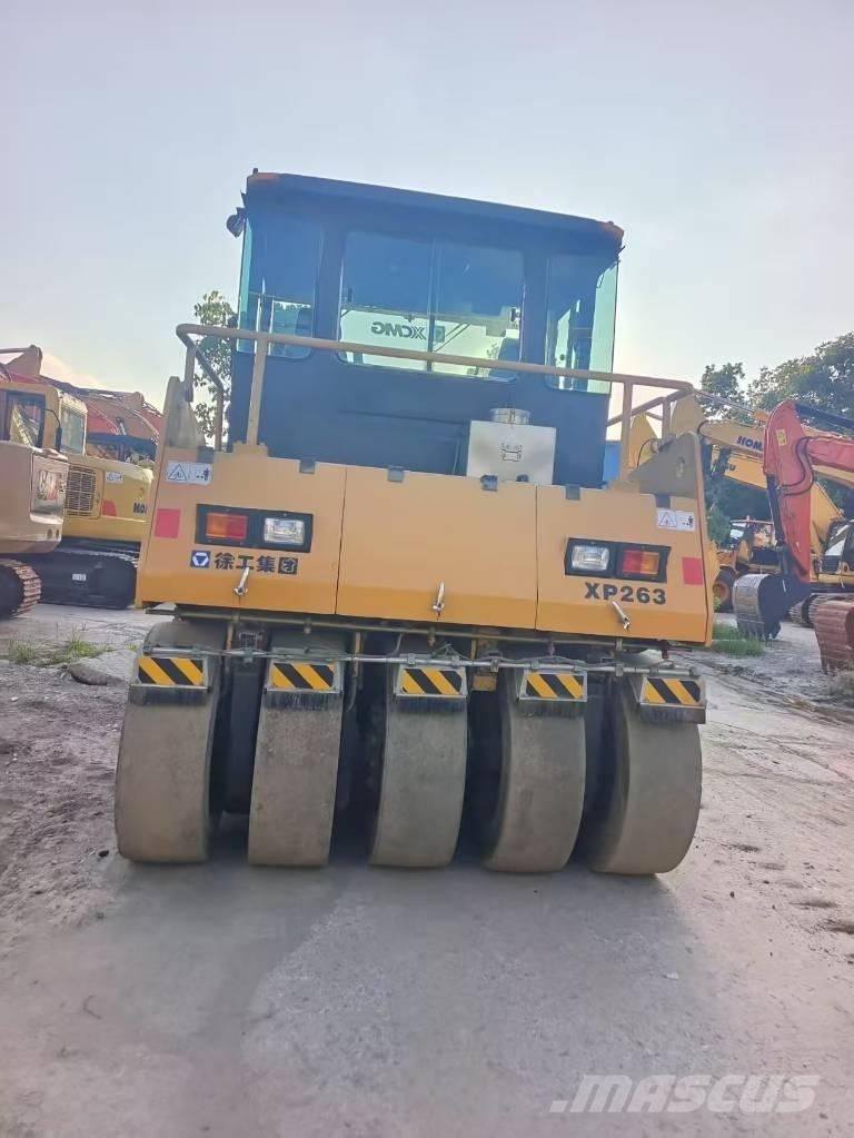 XCMG XP 263 مداحل ذات إطارات هوائية