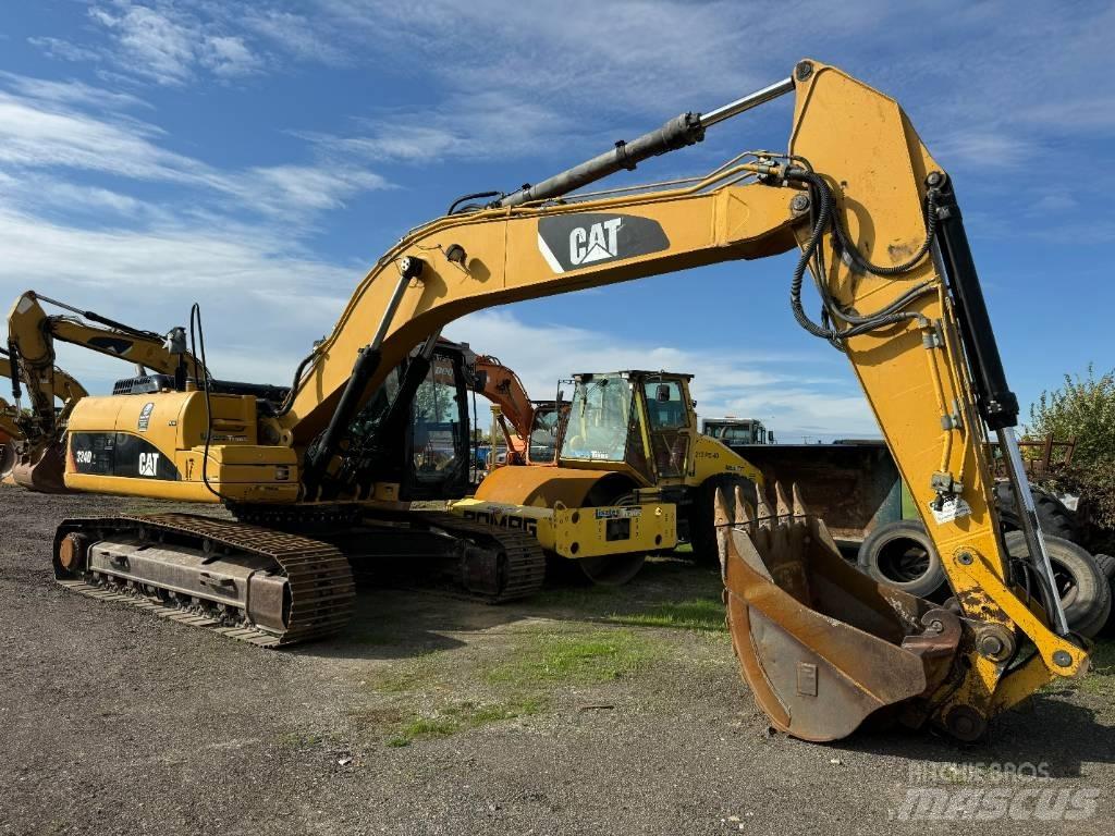 CAT 324 D L حفارات زحافة