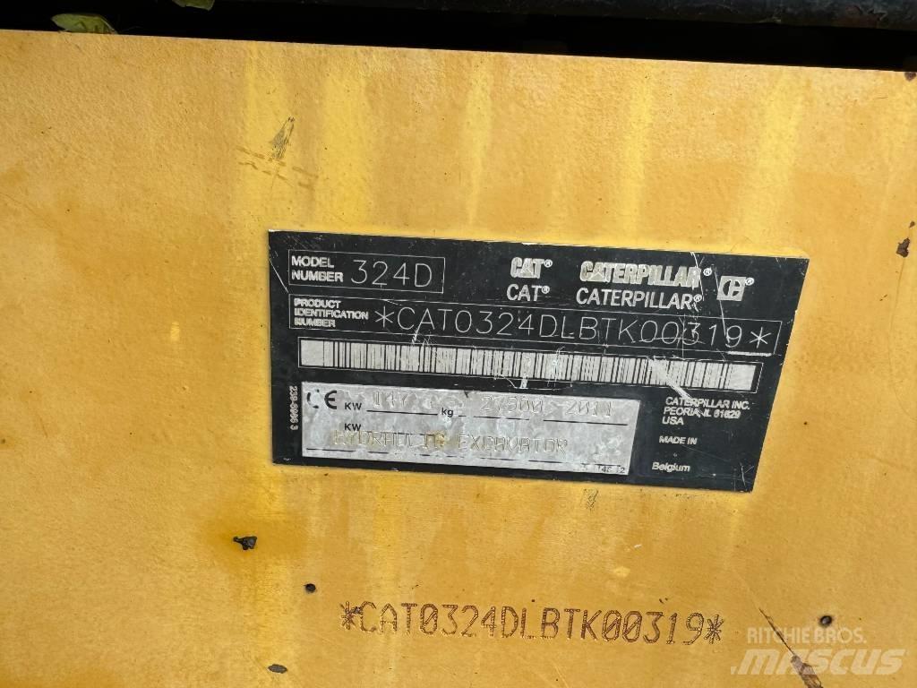 CAT 324 D L حفارات زحافة