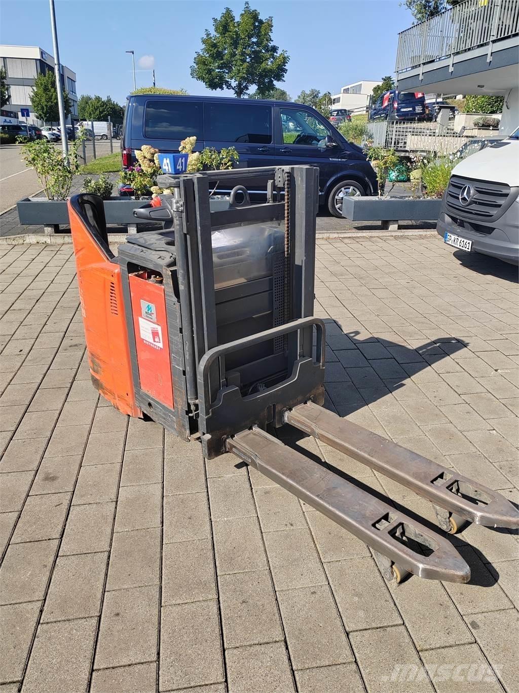 Linde L12 LHP SP معدات التكديس الجوالة