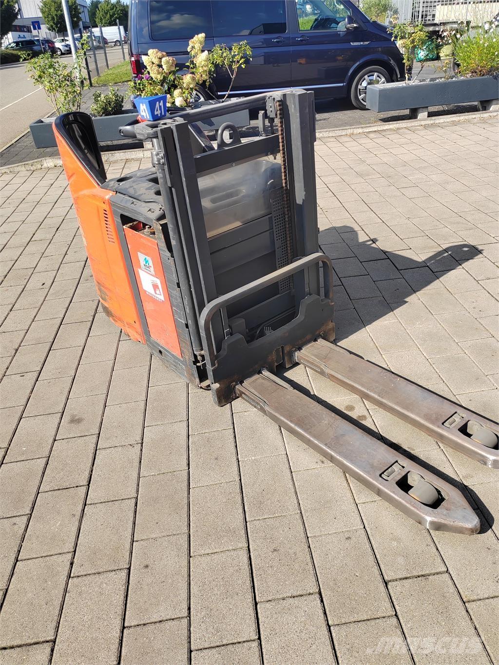 Linde L12 LHP SP شاحنات مناولة ذاتية الدفع