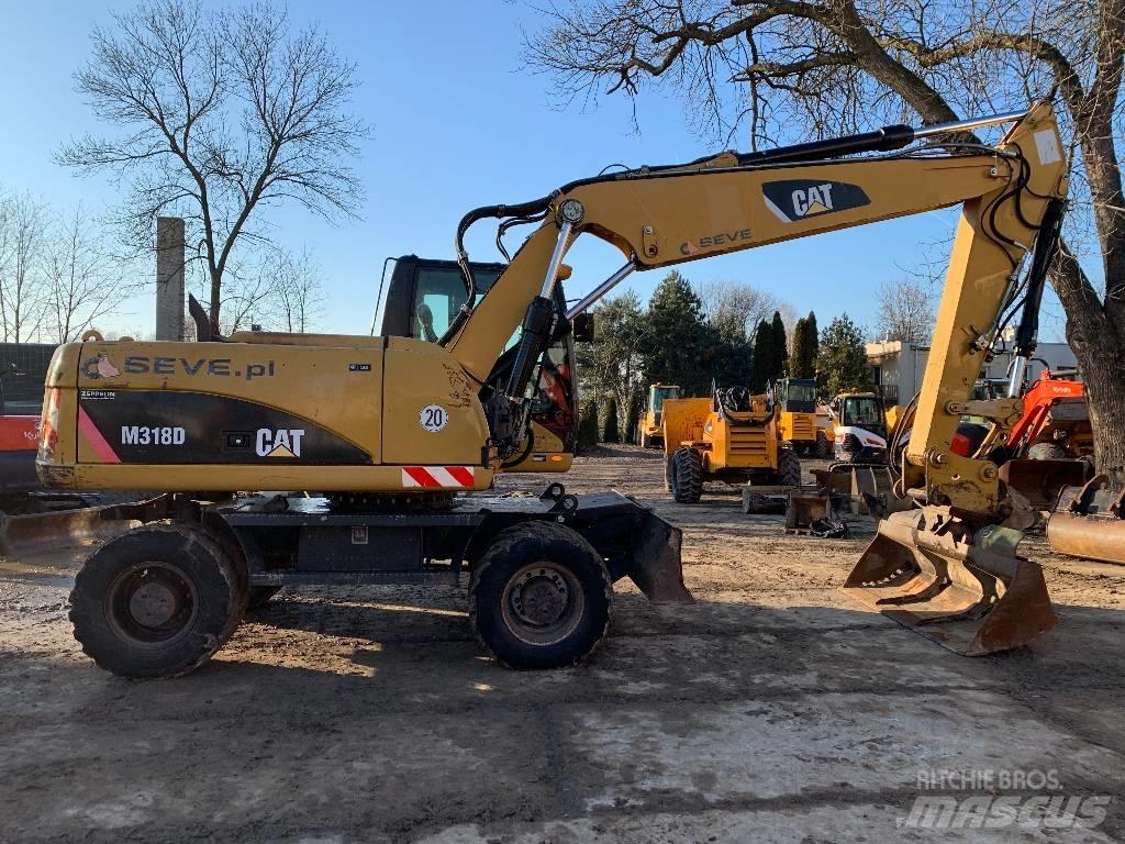 CAT M 318 D حفارات بعجل