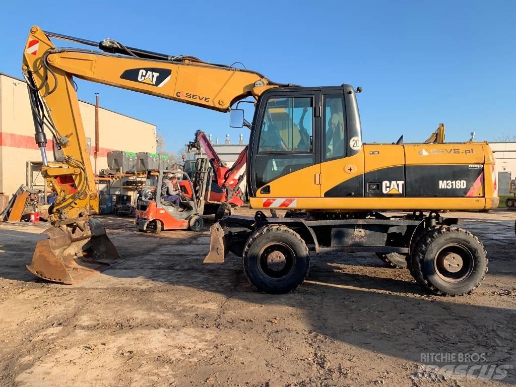 CAT M 318 D حفارات بعجل