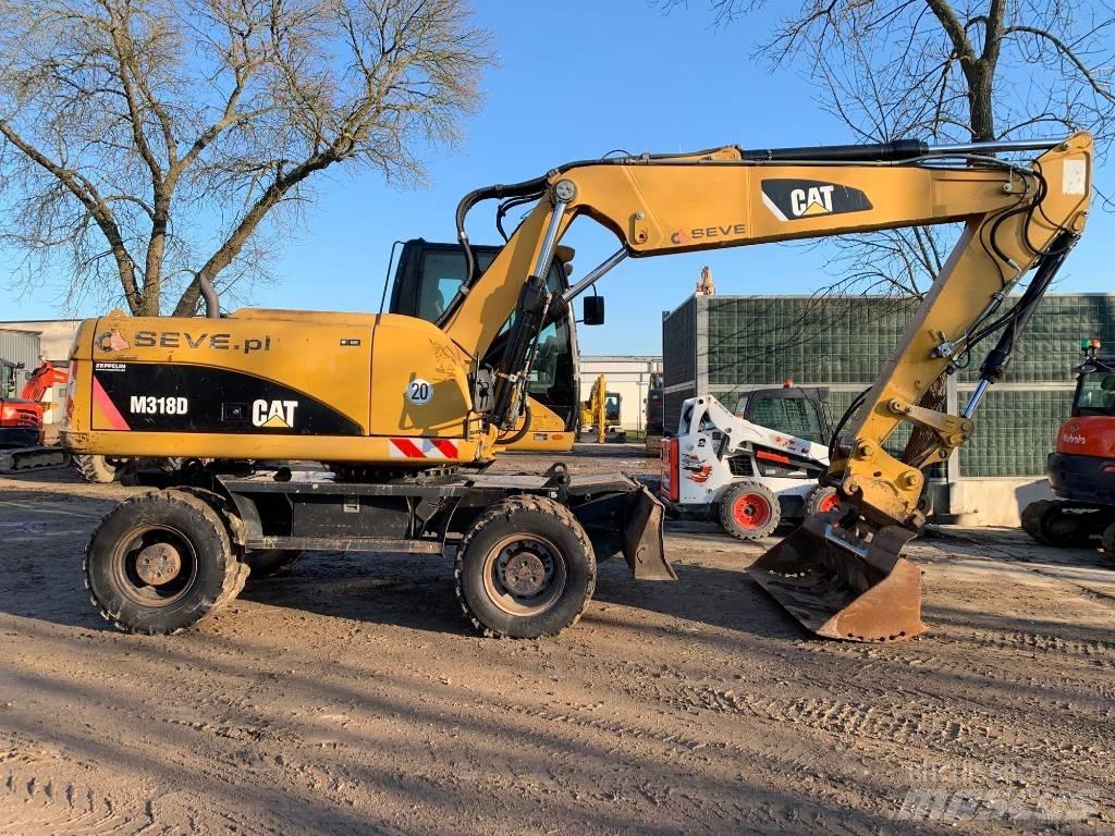 CAT M 318 D حفارات بعجل