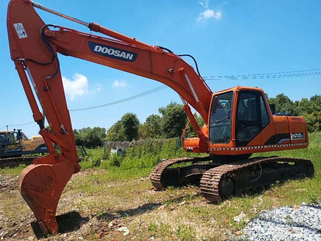 Doosan DH 225LC حفارات صغيرة أقل من 7 طن (حفارات صغيرة)