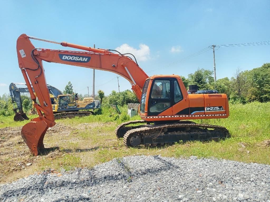 Doosan DH 225LC حفارات صغيرة أقل من 7 طن (حفارات صغيرة)