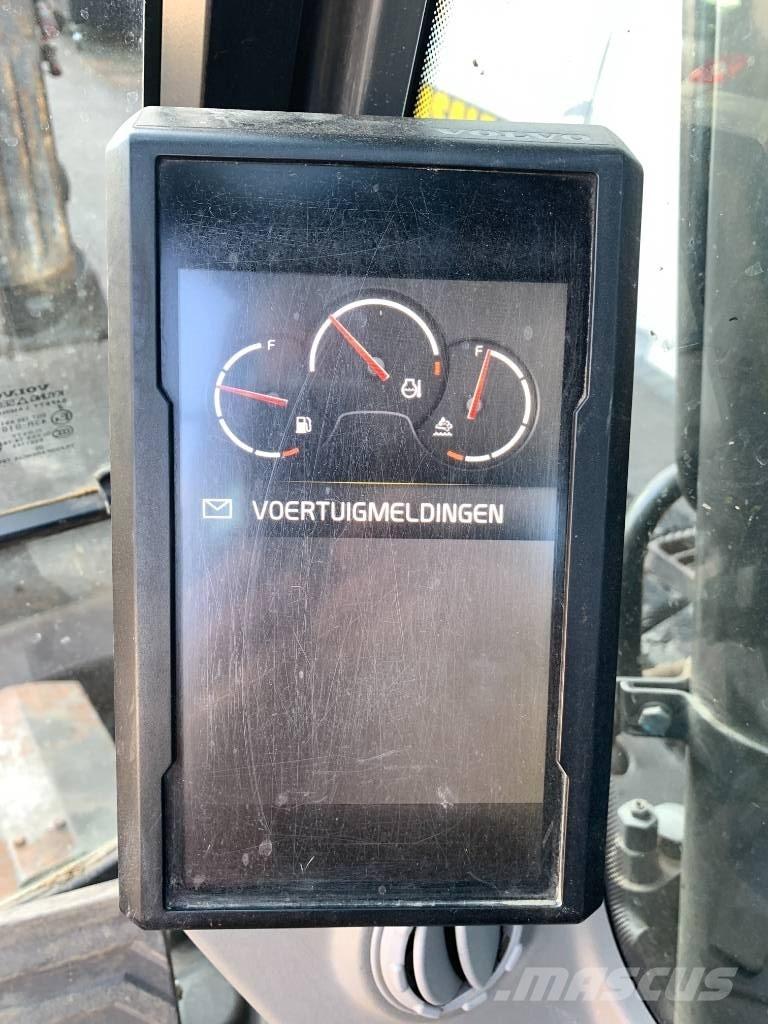 Volvo ECR 145 E حفارات زحافة