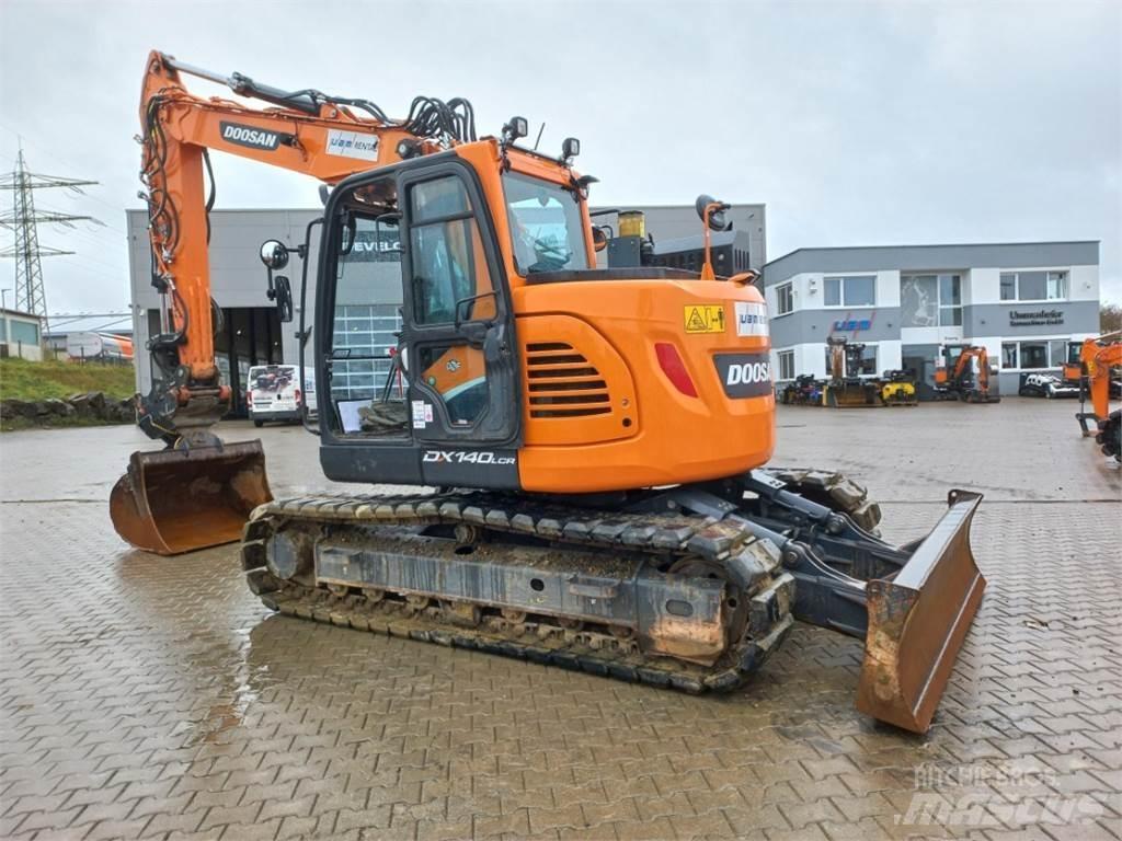 Develon DX140LCR-5 حفارات زحافة