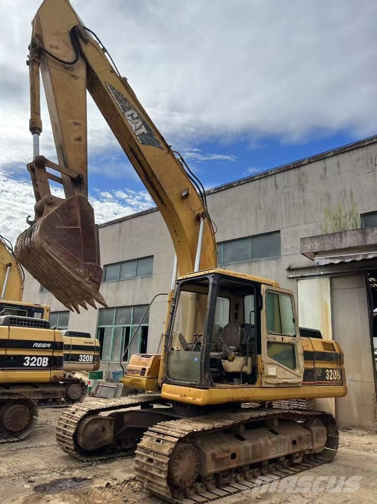 CAT 320 B L حفارات زحافة