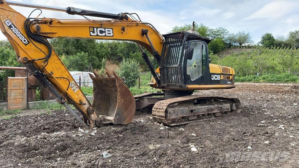 JCB JS 260 XD المسارات والسلاسل والهيكل السفلي