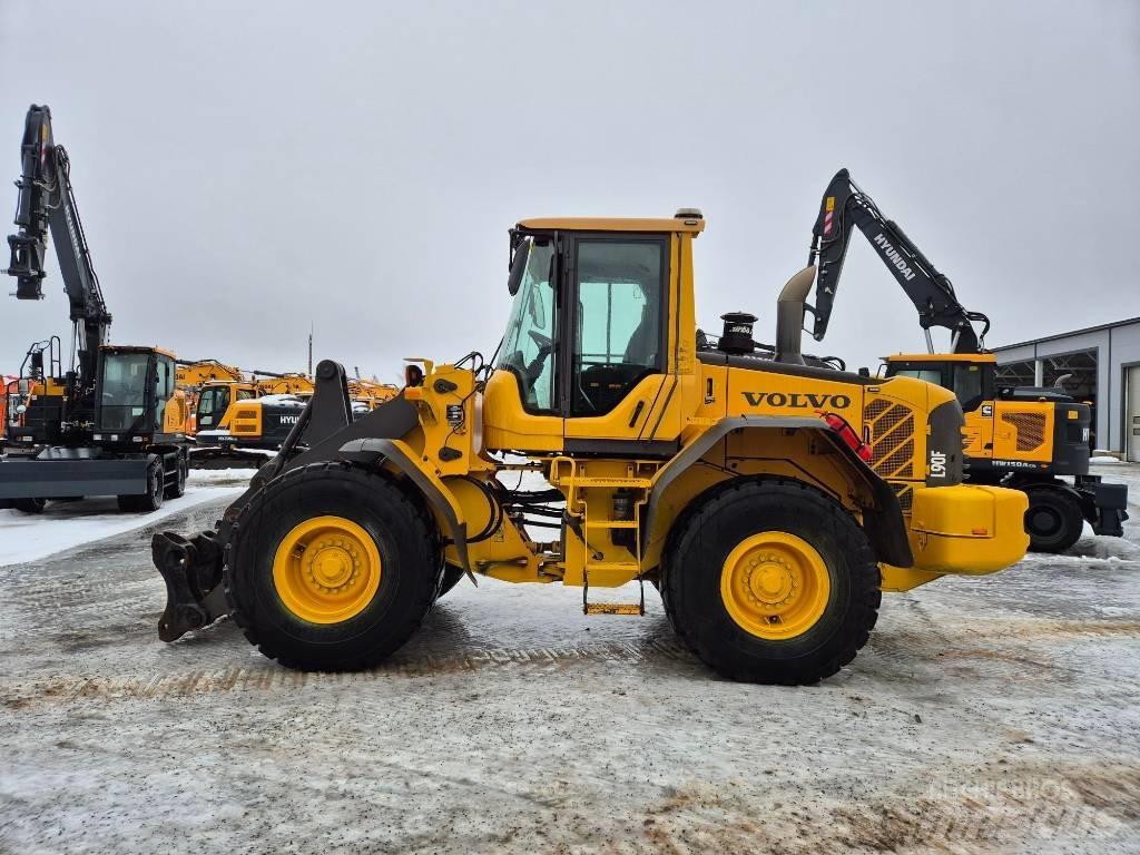 Volvo L 90 F لوادر بعجل