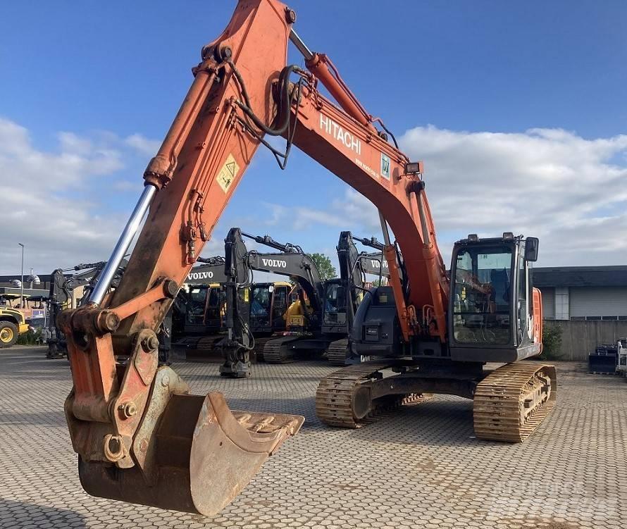 Hitachi ZX 225 US LC حفارات زحافة