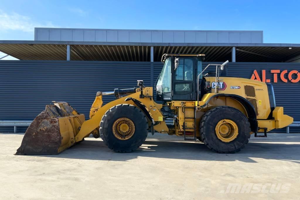 CAT 972M لوادر بعجل