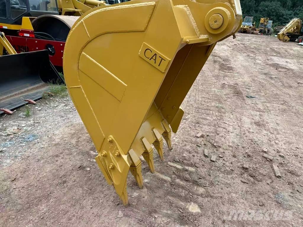 CAT 320BL حفارات زحافة