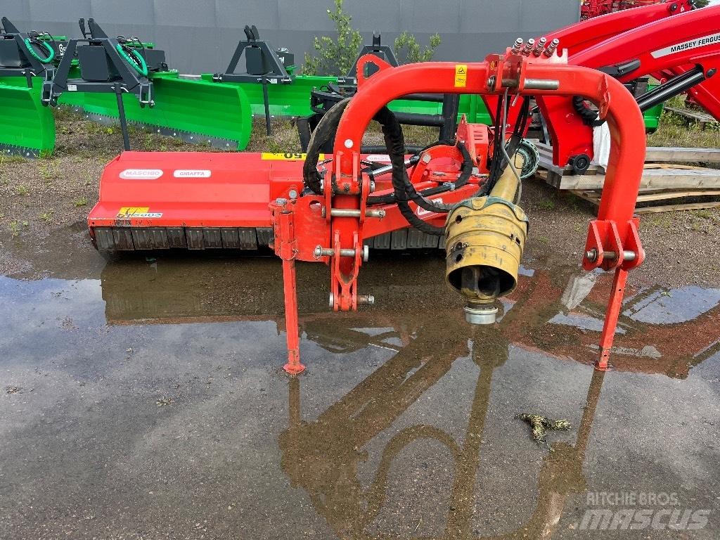 Maschio Giraffa 210 جزازات وأغطية المراعي